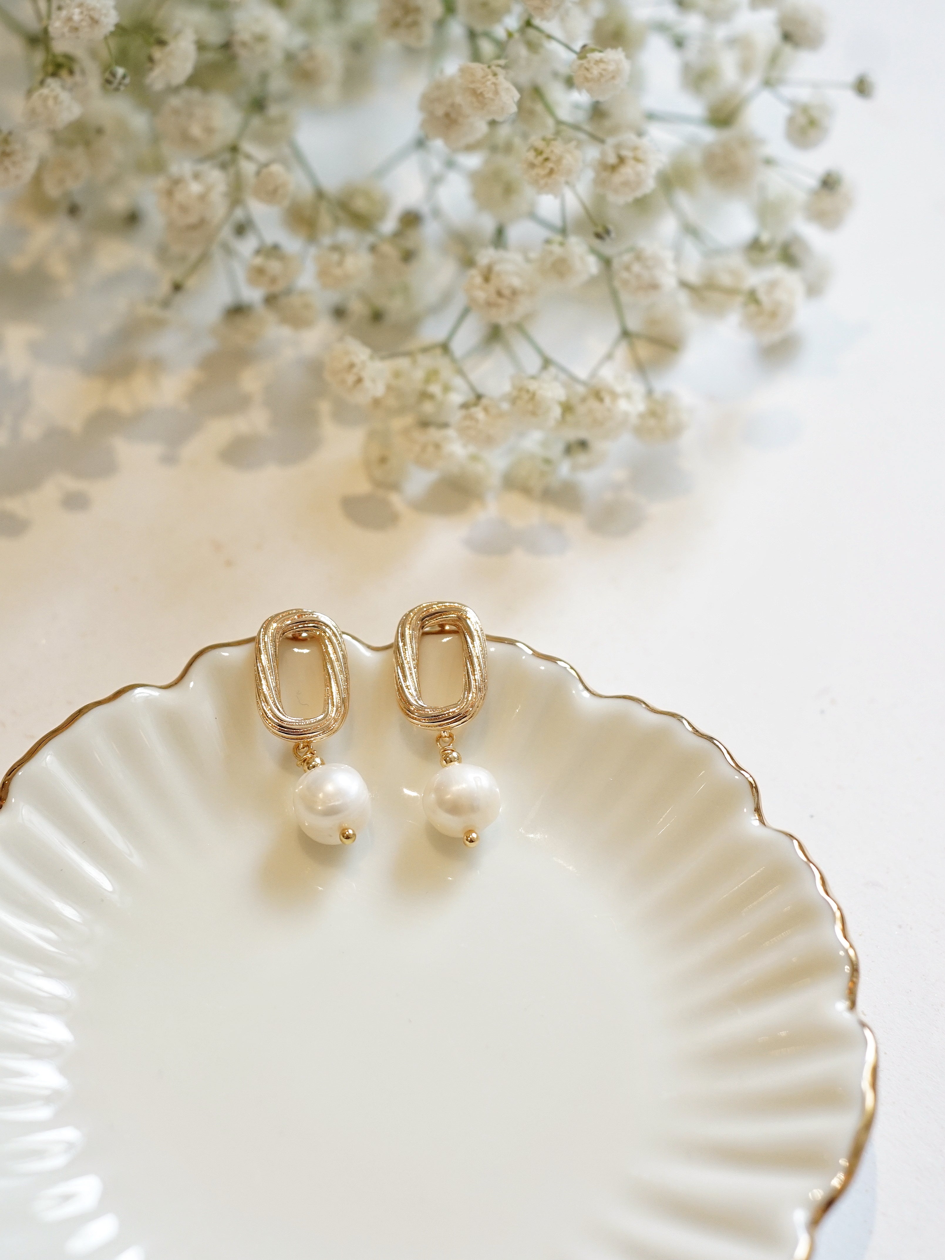 Gold-Plated Vintage Style Gilded Loop Pearl Earrings