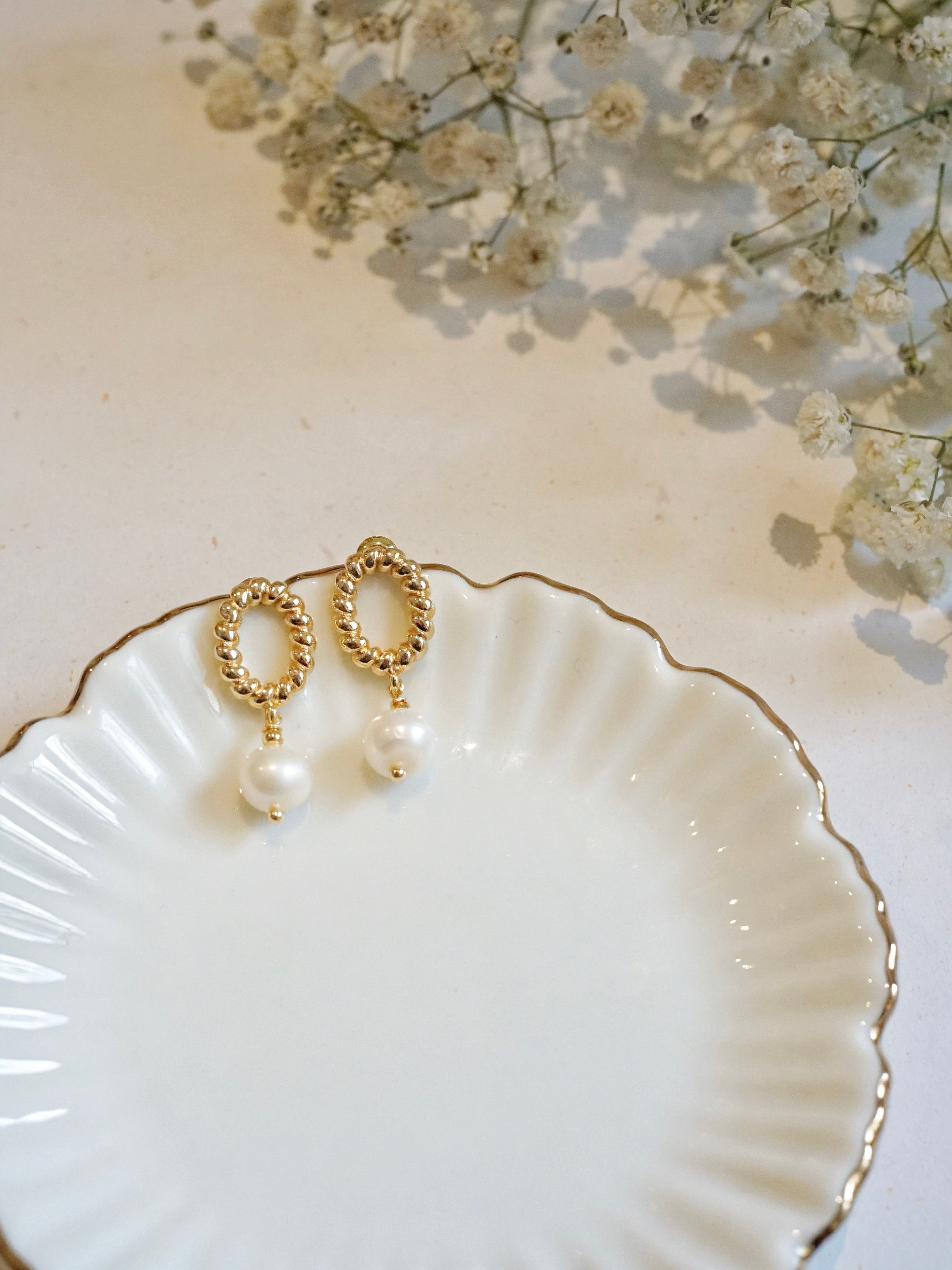 Gold-Plated Vintage Style Oval Twisted Pearl Earrings