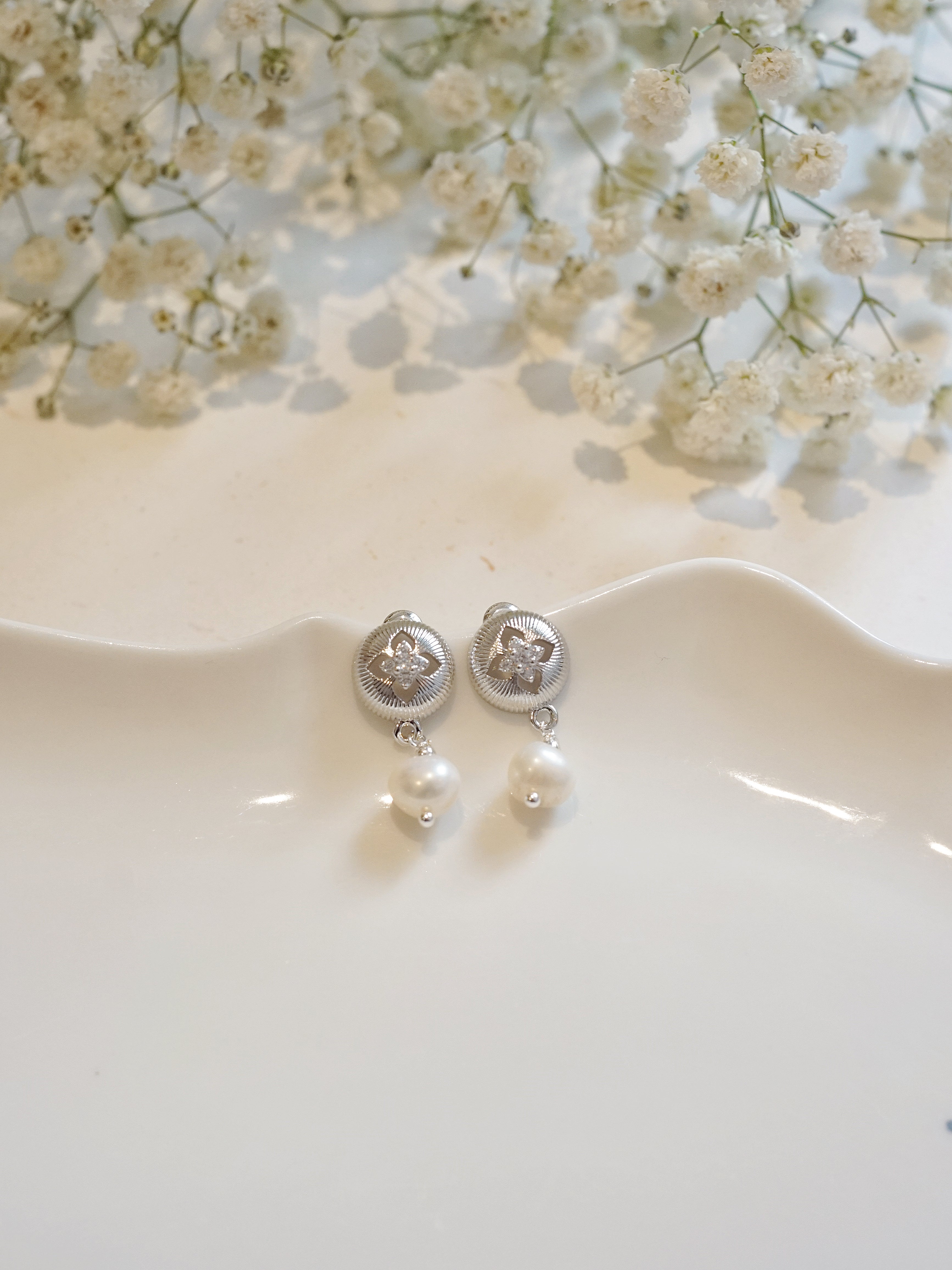 Silver-plated Vintage Style Cross Flower Pearl Earrings