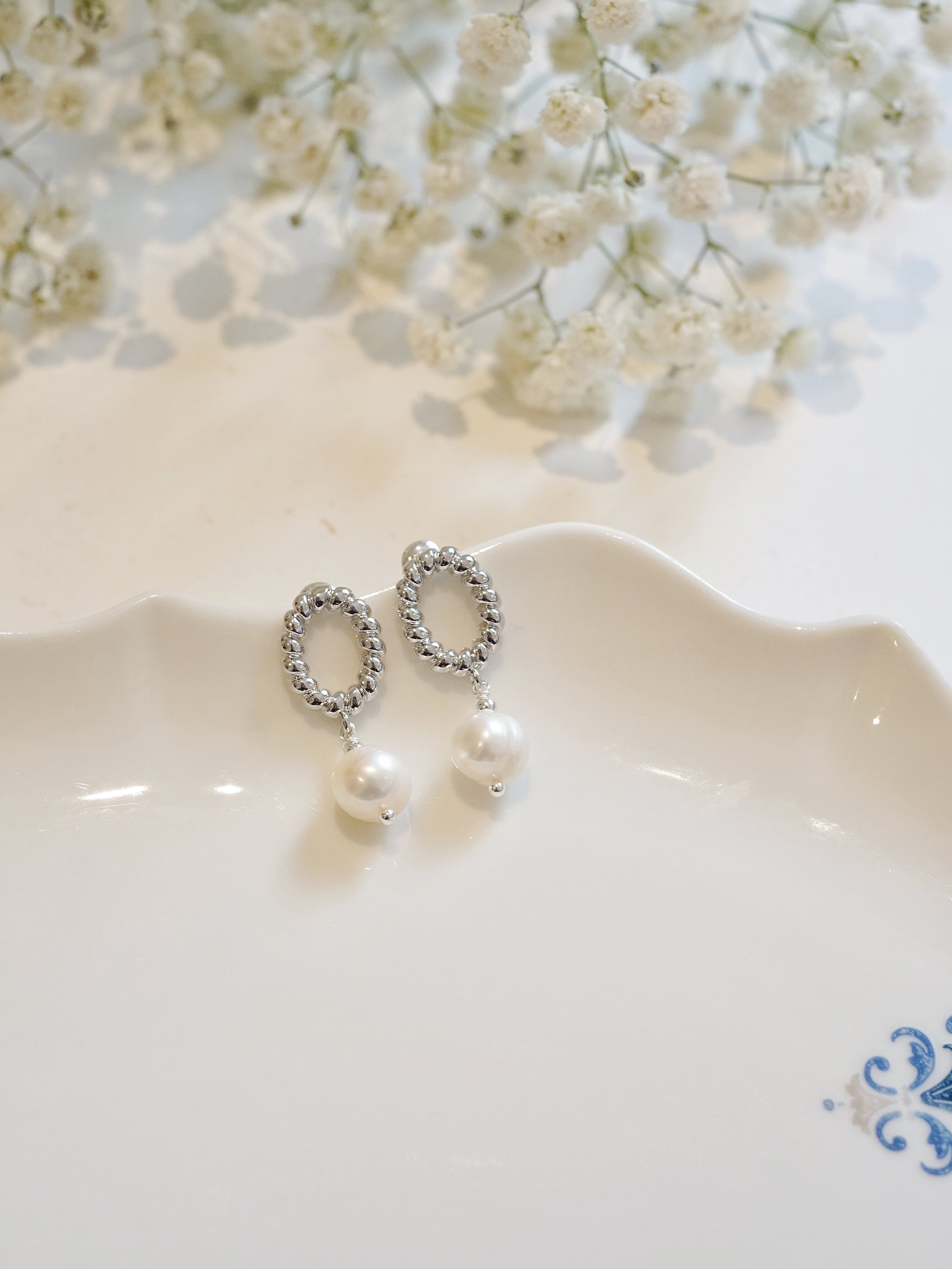 Silver-Plated Vintage Style Oval Twisted Pearl Earrings