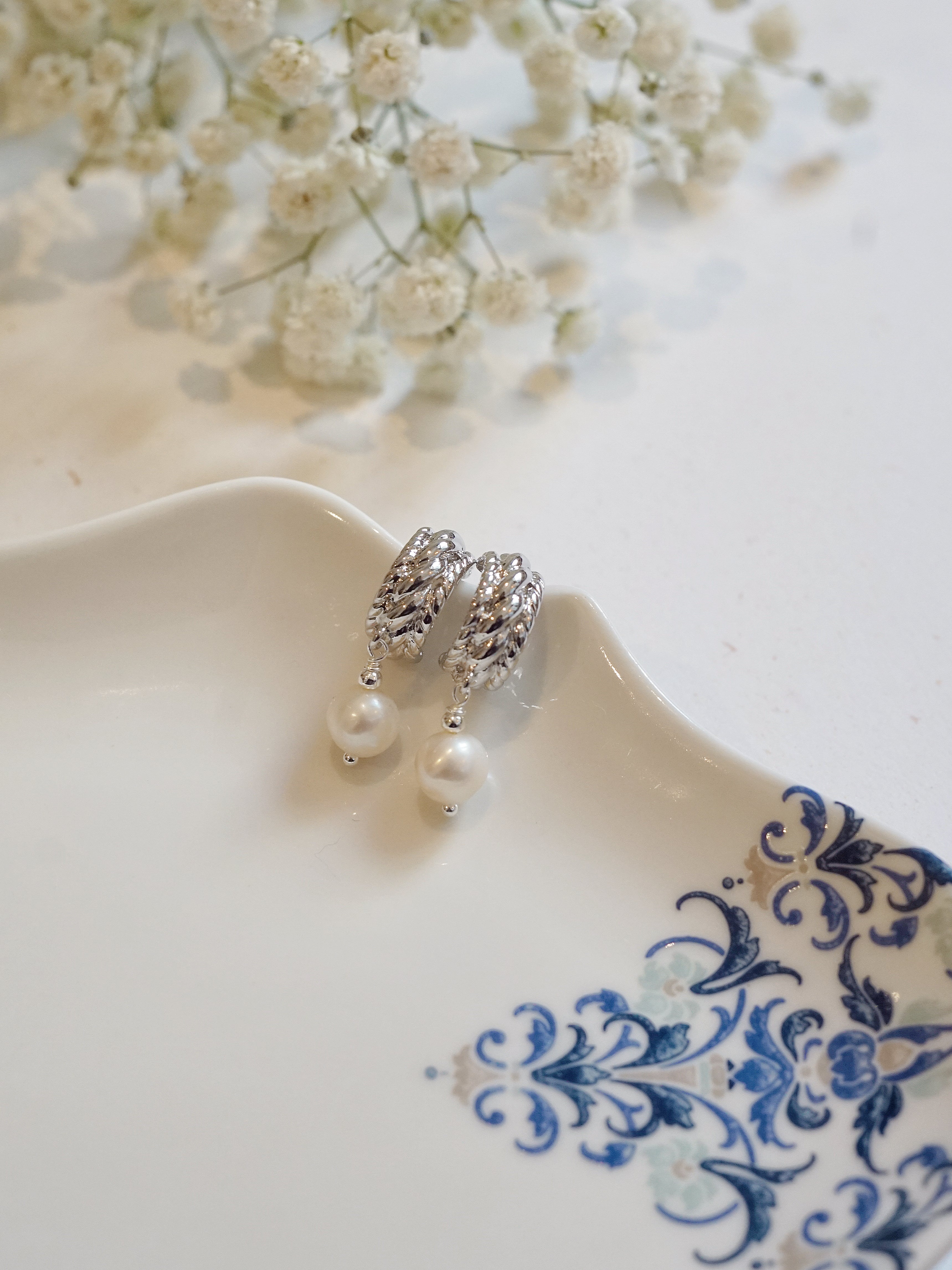 Silver-plated Vintage Style Twisted Hoop Pearl Earrings