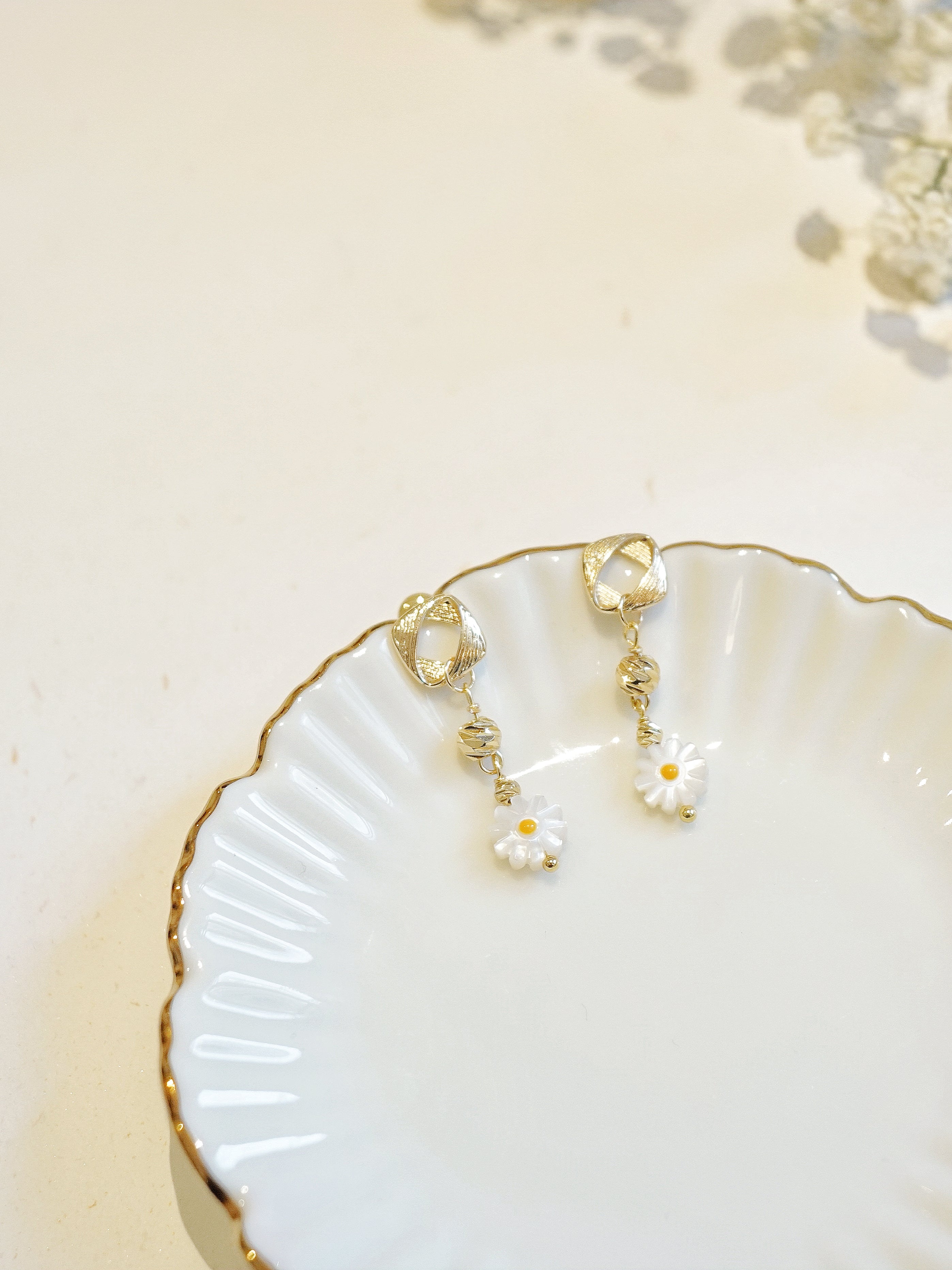 Starlight Knot Daisy Earrings